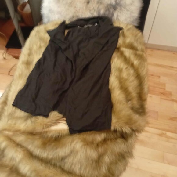 4-Piece Plaid Outfit Bundle | Top, Vest, Scarf & Hat Set | Size S - Picture 8 of 9